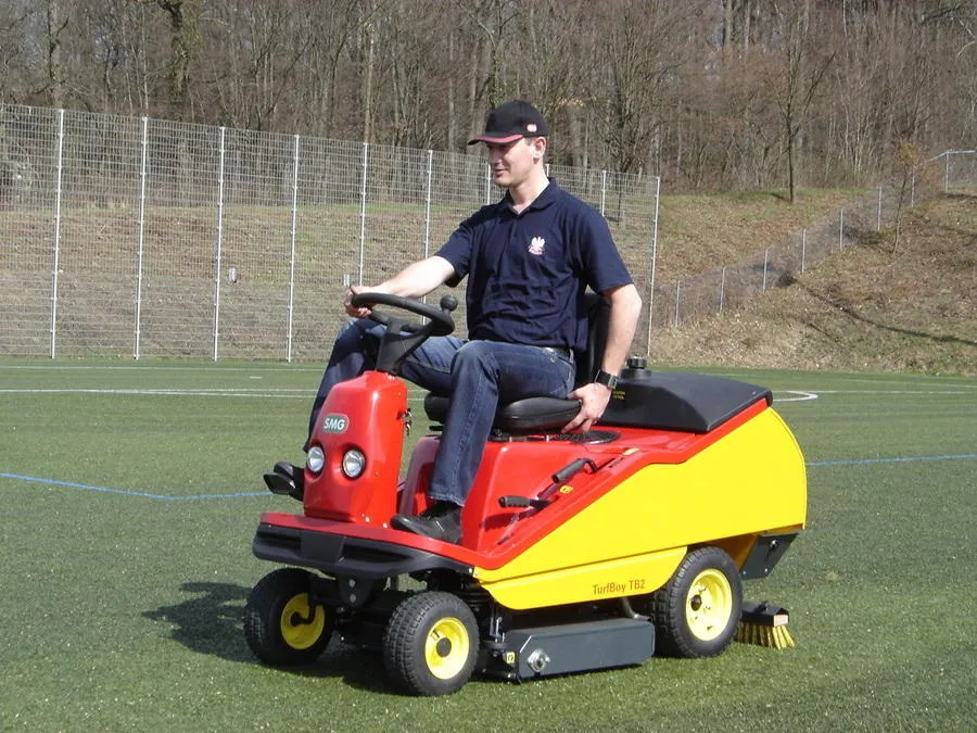 TurfBoy - kompaktowa maszyna do pielęgnacji